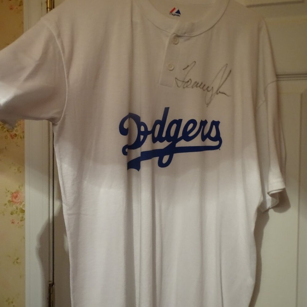 Dodgers tee shirt SIGNED by Tommy, s XL